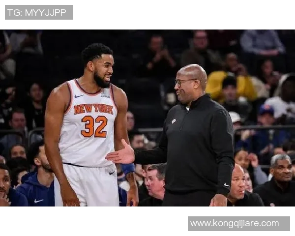 尼克斯主场迎战骑士 上半场布朗已轮换11人球队打法变化显著